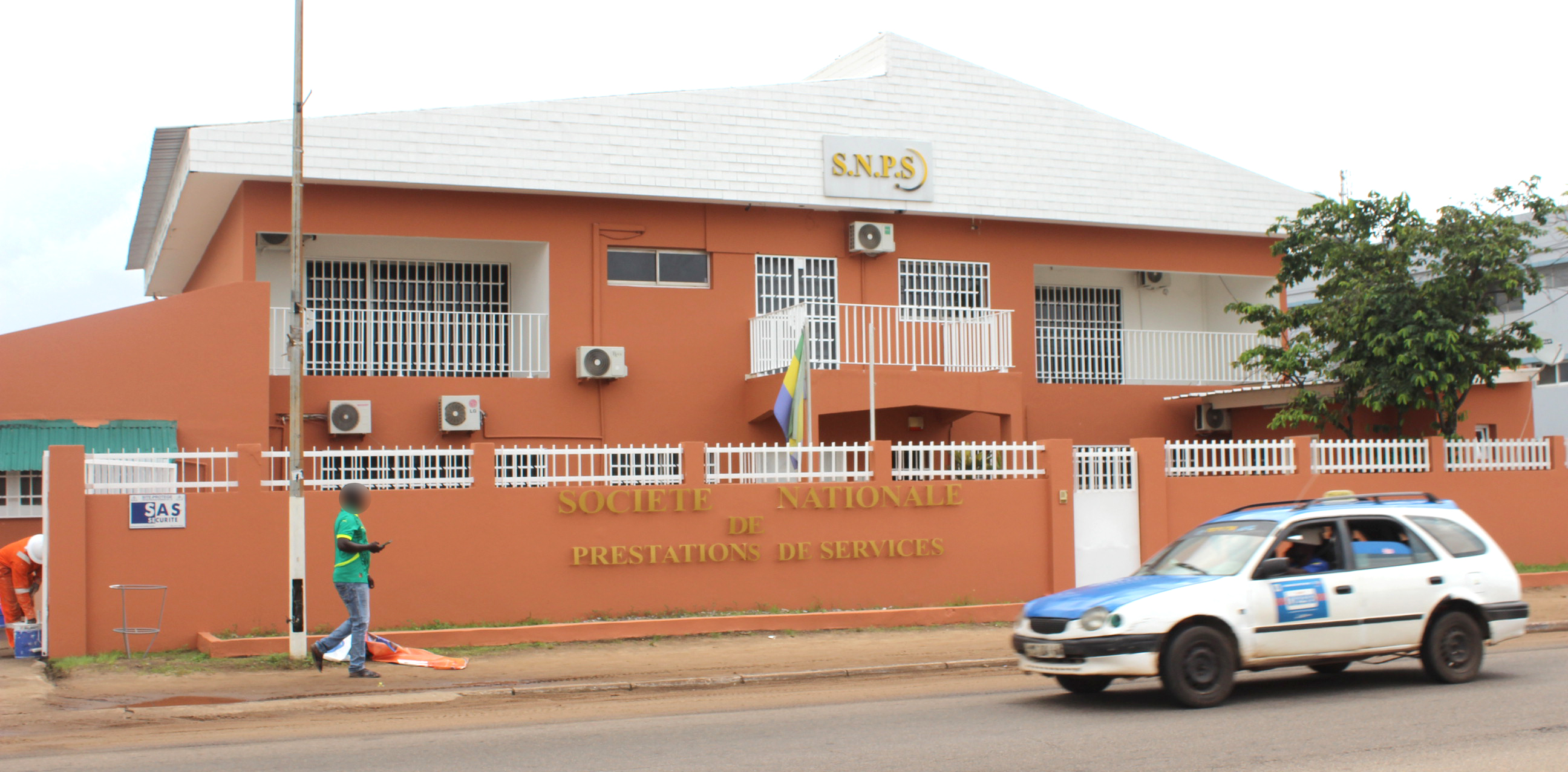 La façade de la base SNPS à Port-Gentil